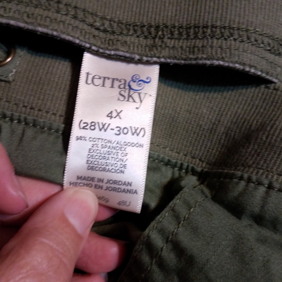Terra & Sky Pants - Plus size Capris